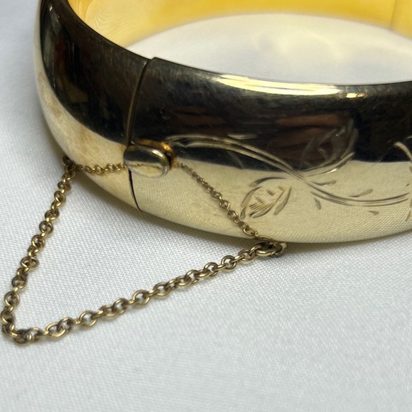 Vintage gold filled bangle bracelet by BALLOU. 1/20-12 KT gold filled. - Picture 6 of 10